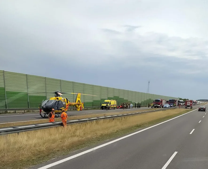 Wypadek na A1. Ranny motocyklista, lądował śmigłowiec LPR - Zdjęcie główne