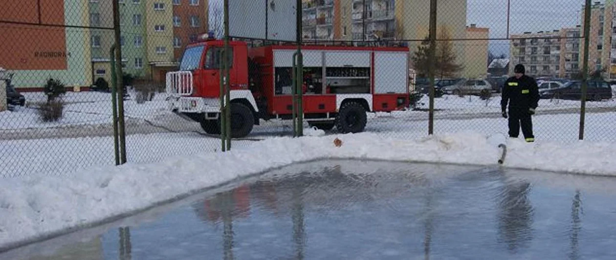 Nowe lodowiska i ślizgawki w Kutnie? Pomogą w tym strażacy! [FOTO] - Zdjęcie główne