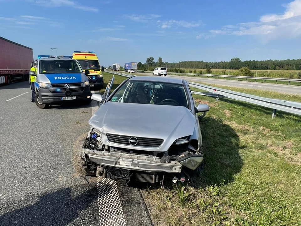 Pijany rozbił auto na autostradzie. Miał ponad 2,5 promila [NOWE ZDJĘCIA] - Zdjęcie główne