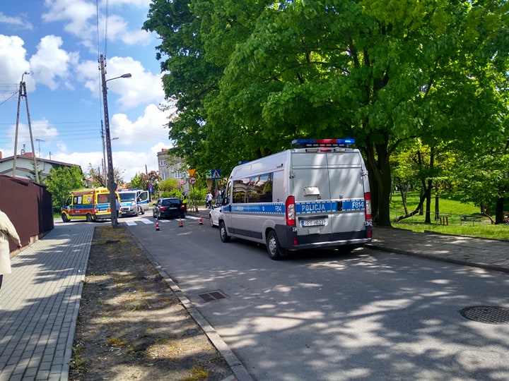 [ZDJĘCIA] Potrącenie kobiety w centrum Kutna. Na miejscu policja i pogotowie - Zdjęcie główne