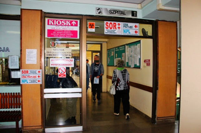 Mężczyzna skatowany na śmierć? Znaleziono go na przystanku, zmarł w szpitalu - Zdjęcie główne