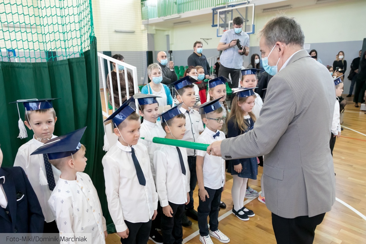 Wielkie święto w „Jedynce”. Pierwszaki złożyły ślubowanie