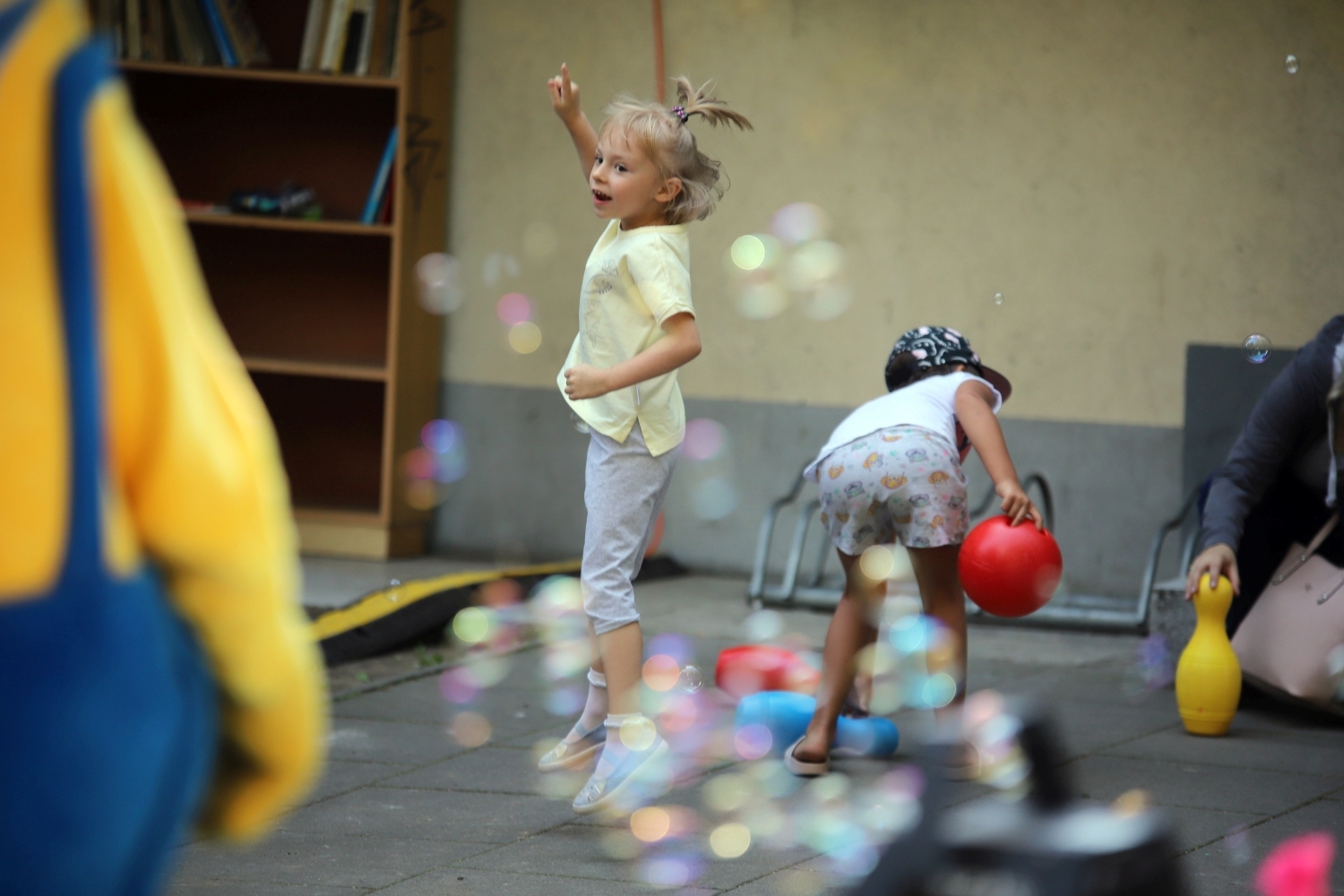 Piknik rodzinny odbył się pod kutnowską biblioteka w parku Traugutta