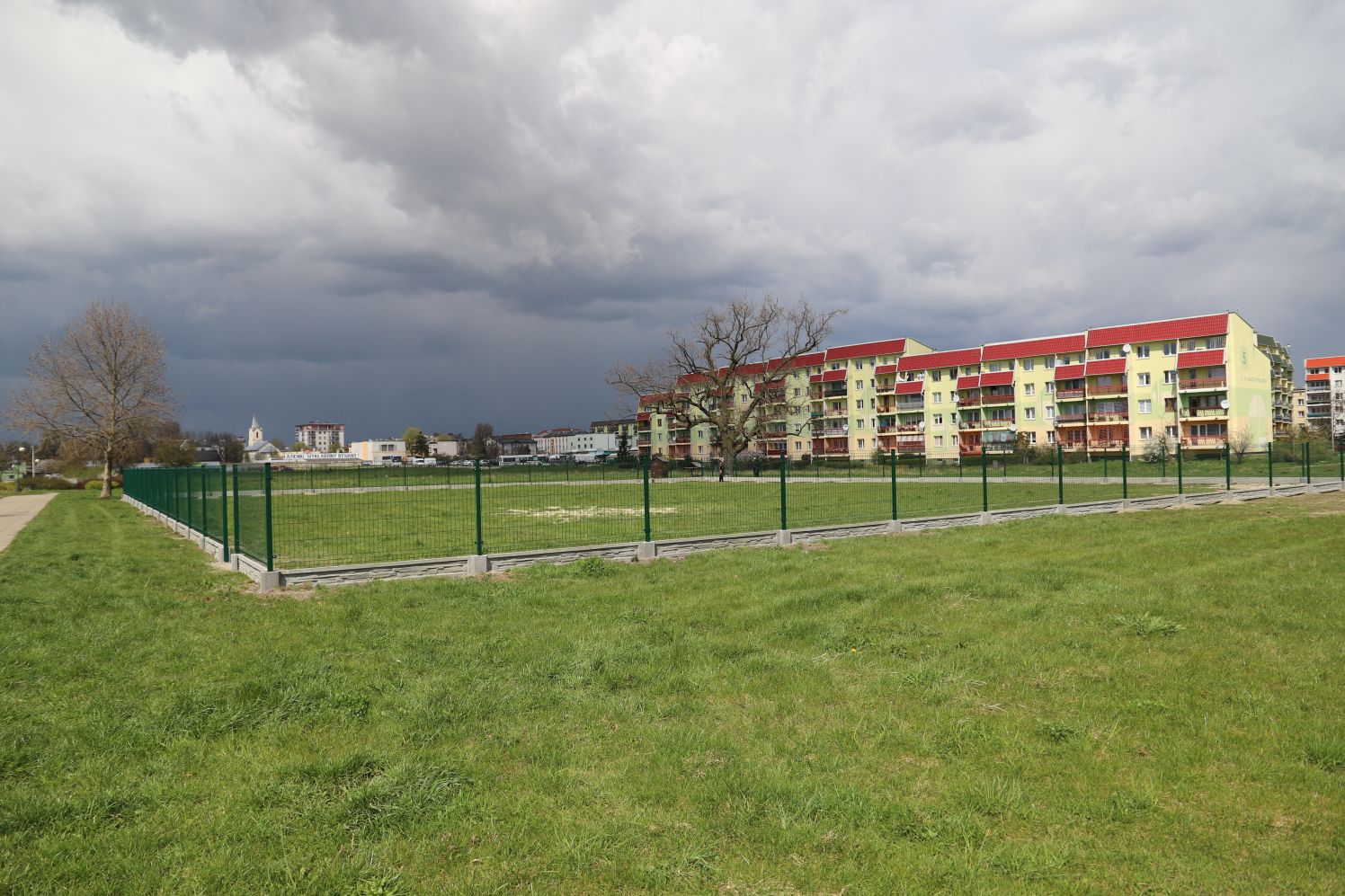 W kutnowskim parku powstaje wybieg dla psów