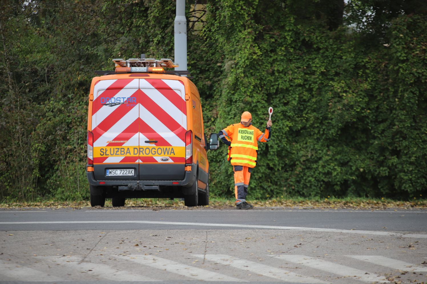 Niebezpiecznie pod Kutnem. Zderzyły się dwa auta, są osoby poszkodowane