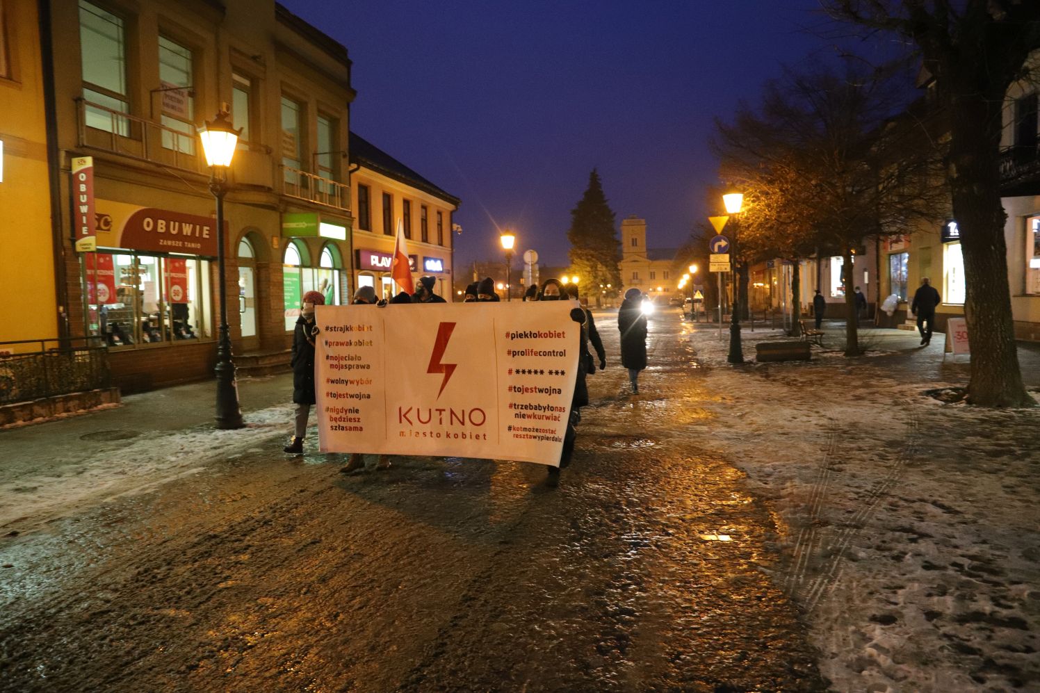 W trakcie kutnowskiego protestu słownie zaatakowano posła Woźniaka