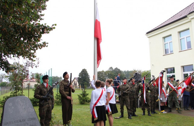 Doniośle i patriotycznie w Nowem - Zdjęcie główne