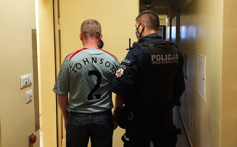 Włamali się do mieszkania niepełnosprawnej kobiety, zaatakowali ją i okradli. Troje kutnian jest już w rękach policji 