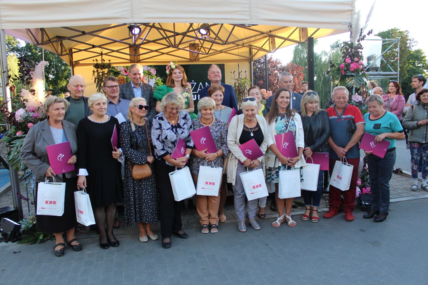 Mieszkańcy Kutna chętnie hodują róże w swoich ogrodach. Wczoraj w ich ręce powędrowały nagrody