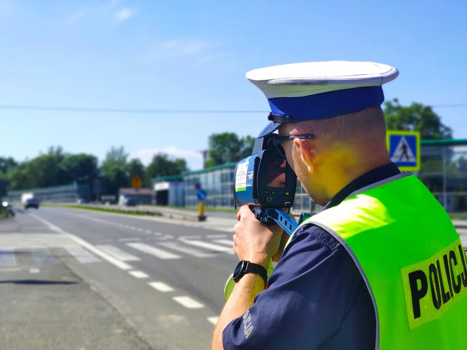 20-letni kierowca BMW stracił "prawko". Przekroczył prędkość aż o 95 km/h! - Zdjęcie główne