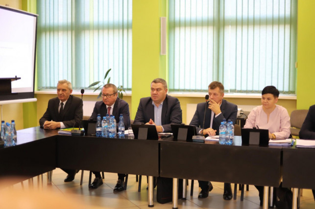 Opozycja wyszła z sali. Gorąco na sesji rady powiatu - Zdjęcie główne