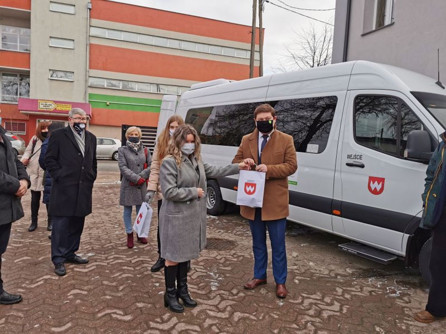 Bus będzie służył do przewozu osób niepełnosprawnych.