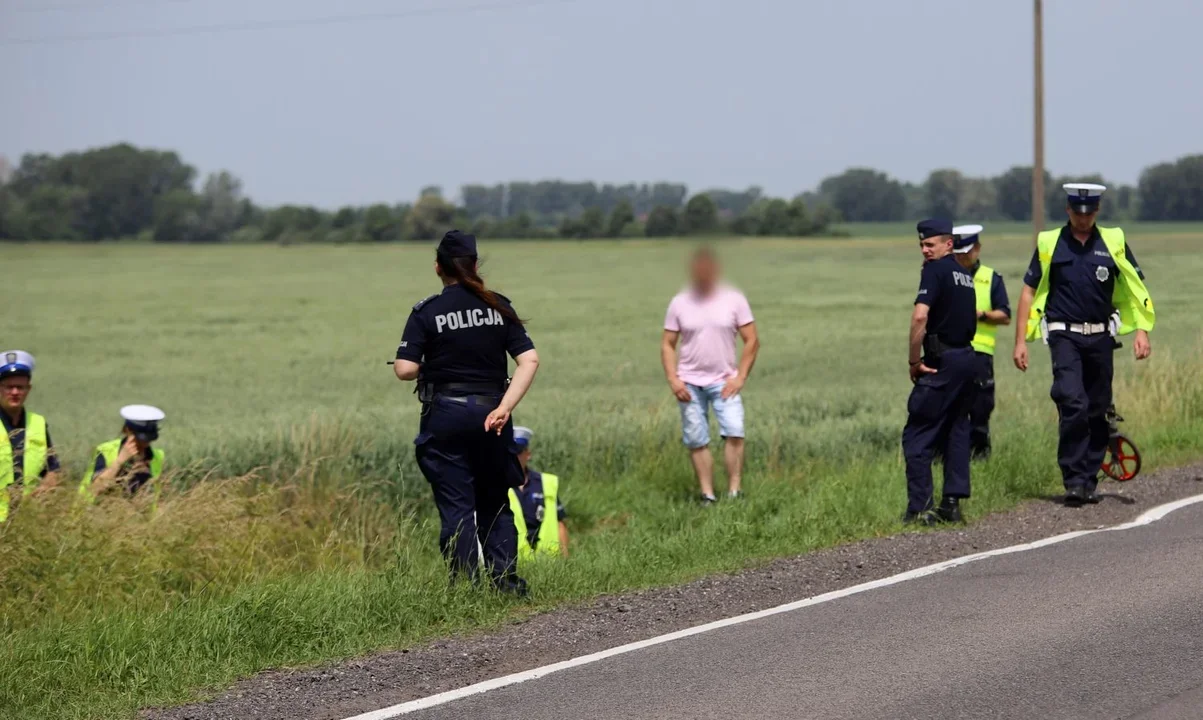 Zatrzymano sprawcę śmiertelnego wypadku niedaleko Łęczycy. Prokuratura: „Tłumaczył, że nie wiedział, co ma zrobić” [ZDJĘCIA] - Zdjęcie główne