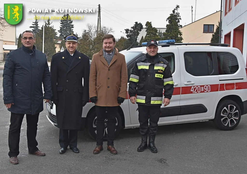 Starosta przekazał kutnowskim strażakom kluczyki do nowego samochodu [ZDJĘCIA] - Zdjęcie główne