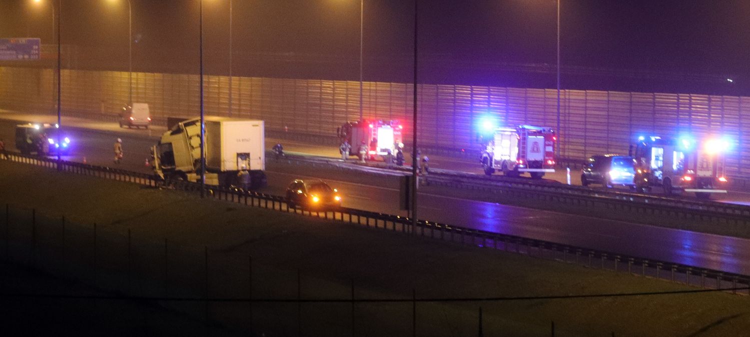 Na autostradzie pod Kutnem rozbił się samochód ciężarowy