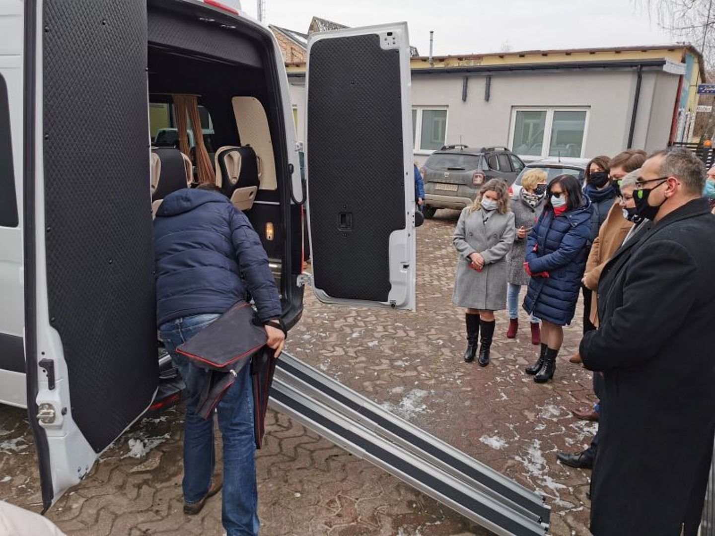 Bus będzie służył do przewozu osób niepełnosprawnych.