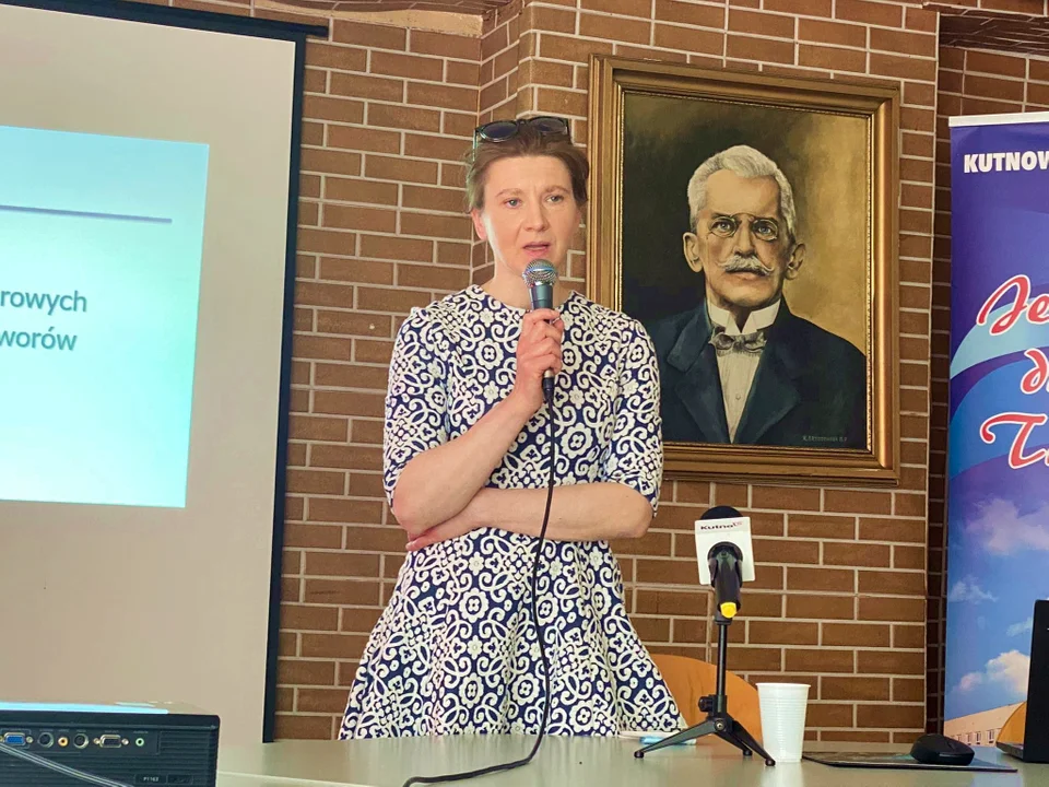 Dr nauk medycznych Joanna Krawczyk-Lipiec jest onkologiem kutnowskiego szpitala. Podczas spotkania z mieszkańcami omówiła temat profilaktyki i wczesnego wykrywania nowotworów