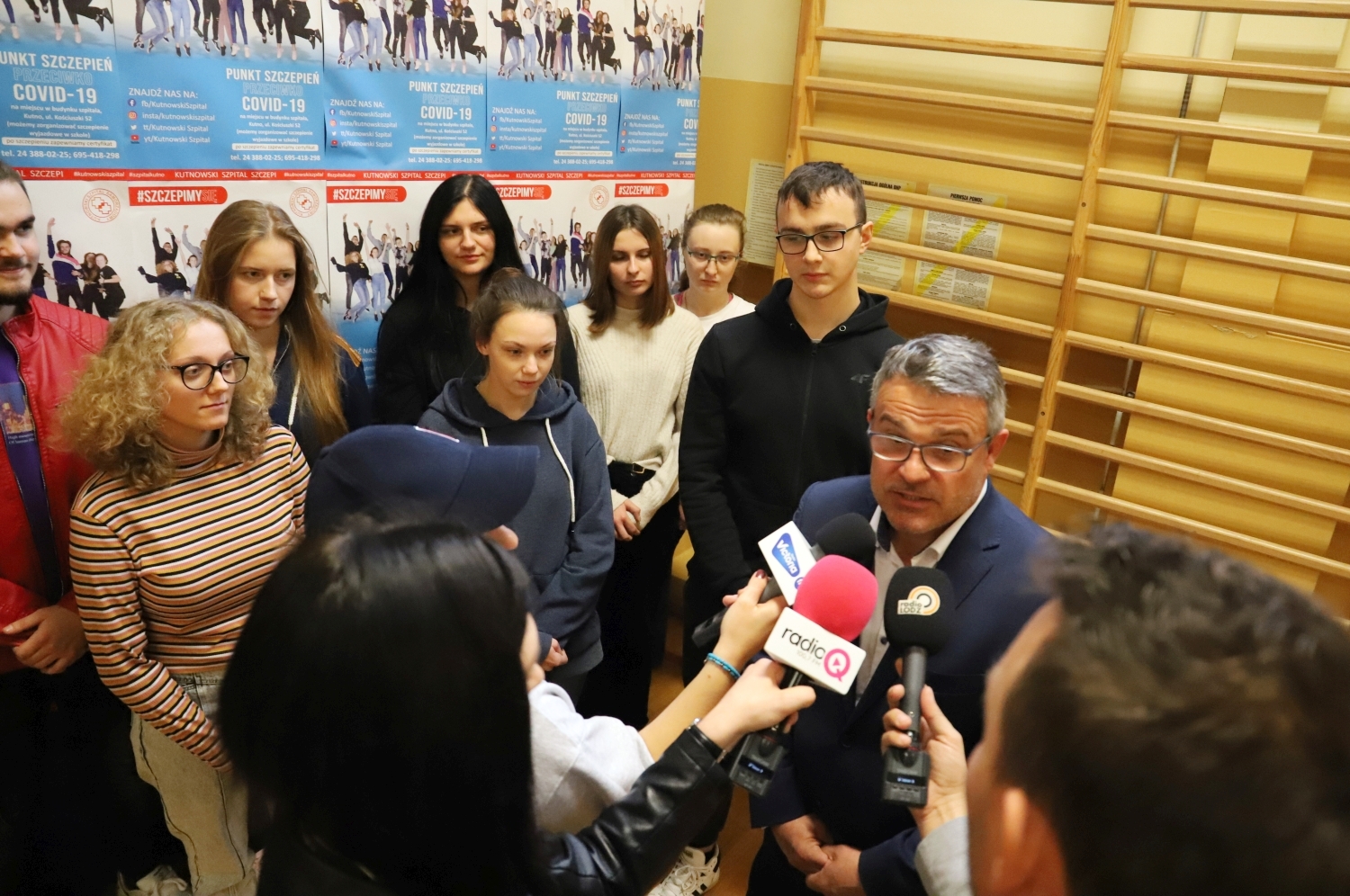 Uczniowie Zespołu Szkół nr 2 im. A. Troczewskiego i Kutnowski Szpital Samorządowy w kampani społecznej pn. "Ambasadorzy Punktu Szczepień"