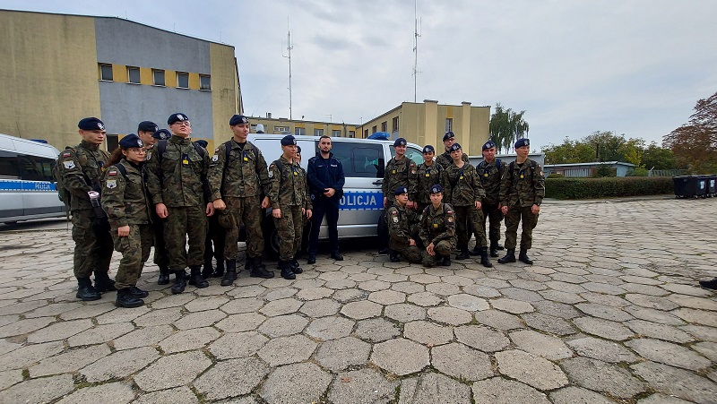 Policjanci z Kutna zachęcają do wstąpienia w ich szeregi