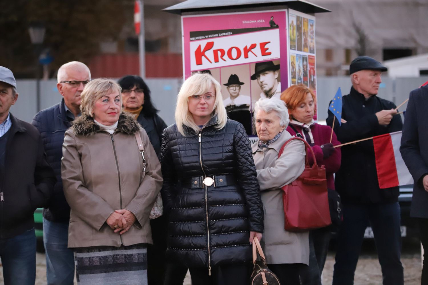 Protest „#Zostaję w Unii” w sercu Kutna. Kilkadziesiąt osób na Placu Piłsudskiego