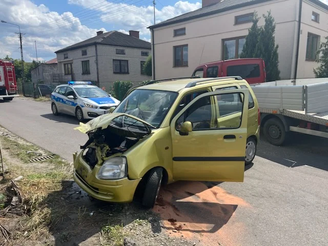 Pijana powoduje kraksę. To kolejna kobieta "na podwójnym gazie", która rozbiła auto - Zdjęcie główne