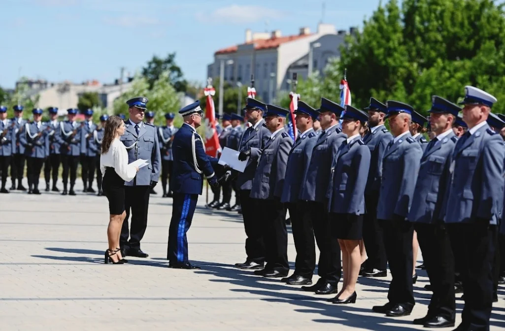 Mundurowi z Kutna na Święcie Policji. Komendant wręczył odznaczenia i awanse [ZDJĘCIA] - Zdjęcie główne