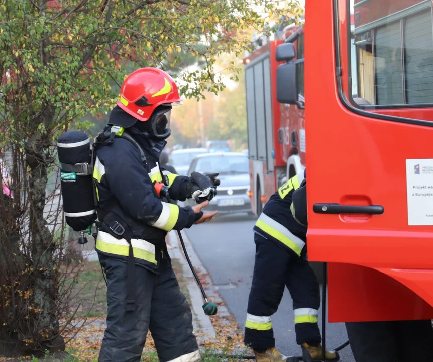 Mieszkańcy wyczuli zapach gazu na klatce schodowej. Interweniowały służby  - Zdjęcie główne