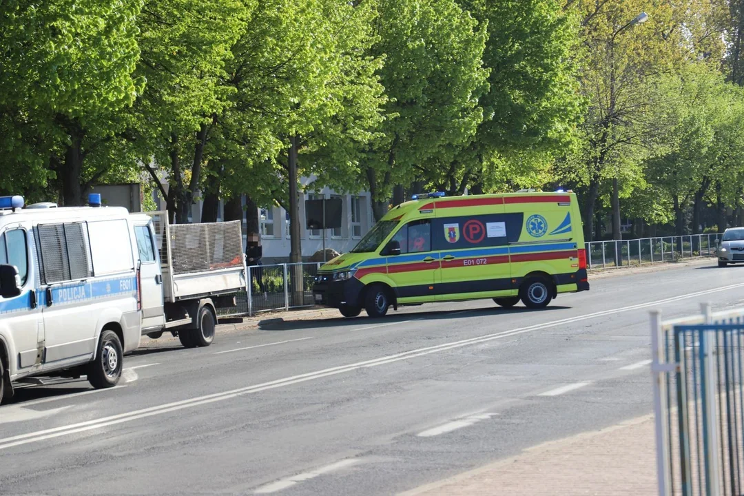 Znamy przyczyny dwóch zdarzeń drogowych do których doszło w Kutnie. Kierowcy jechali „na podwójnym gazie”