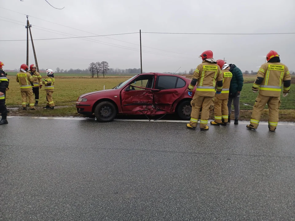 Wypadek na drodze wojewódzkiej nr 703 w Piątku 