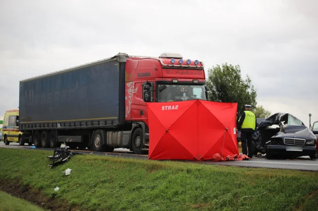 Tragiczny wypadek na DK 92 w Pomarzanach. Jedno z aut było niesprawne, diagnosta usłyszał zarzuty