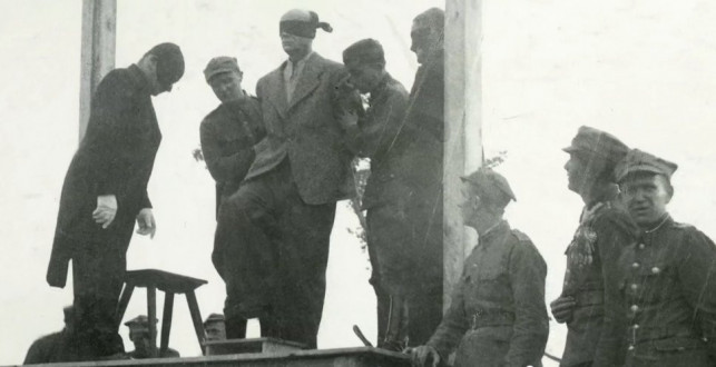 Zwłoki zakopane w ziemi, morderca stracony przez powieszenie  - Zdjęcie główne