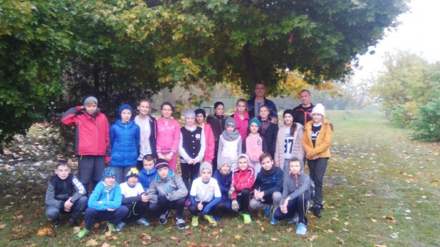 Sportowcy z SP nr 9 na Sztafetowych Biegach Przełajowych - Zdjęcie główne