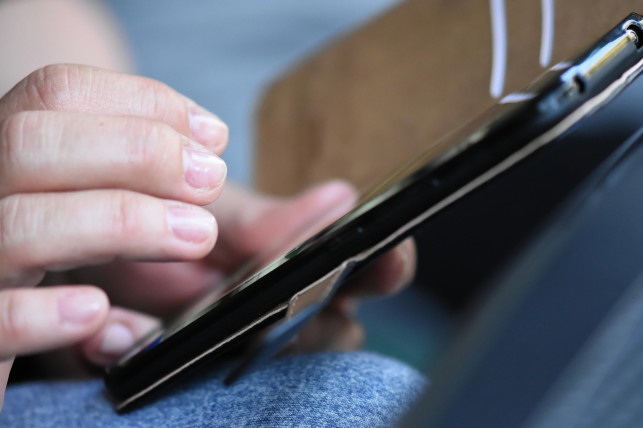 Wygodne sposoby na doładowanie telefonu na kartę - Zdjęcie główne