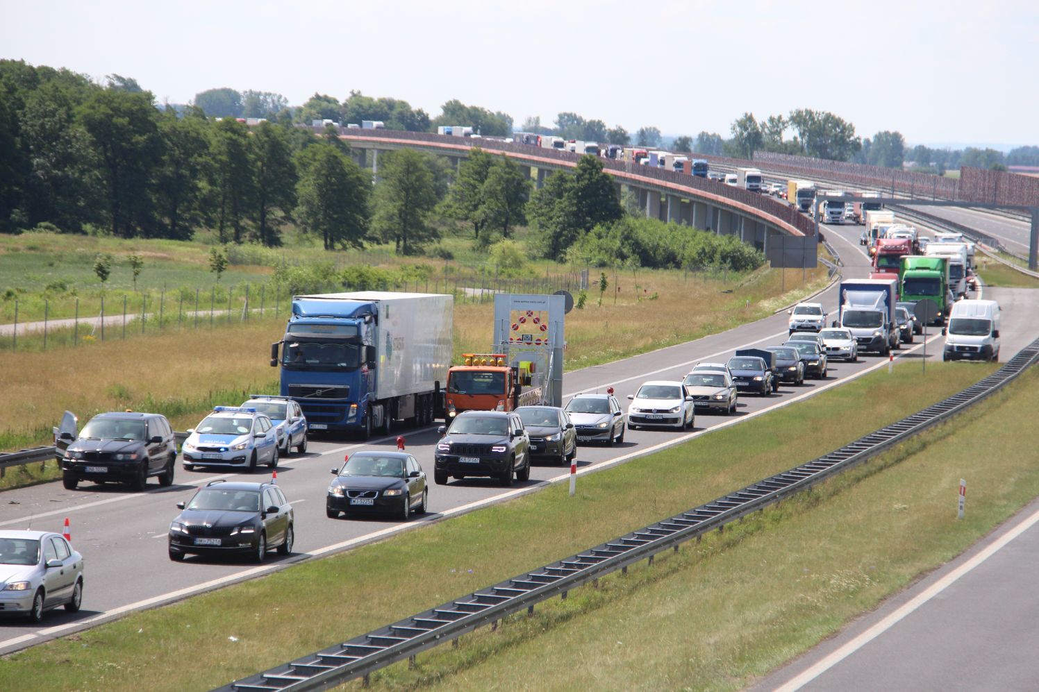 Pożar naczepy na autostradzie. Wkrótce zamkną fragment A1 - Zdjęcie główne