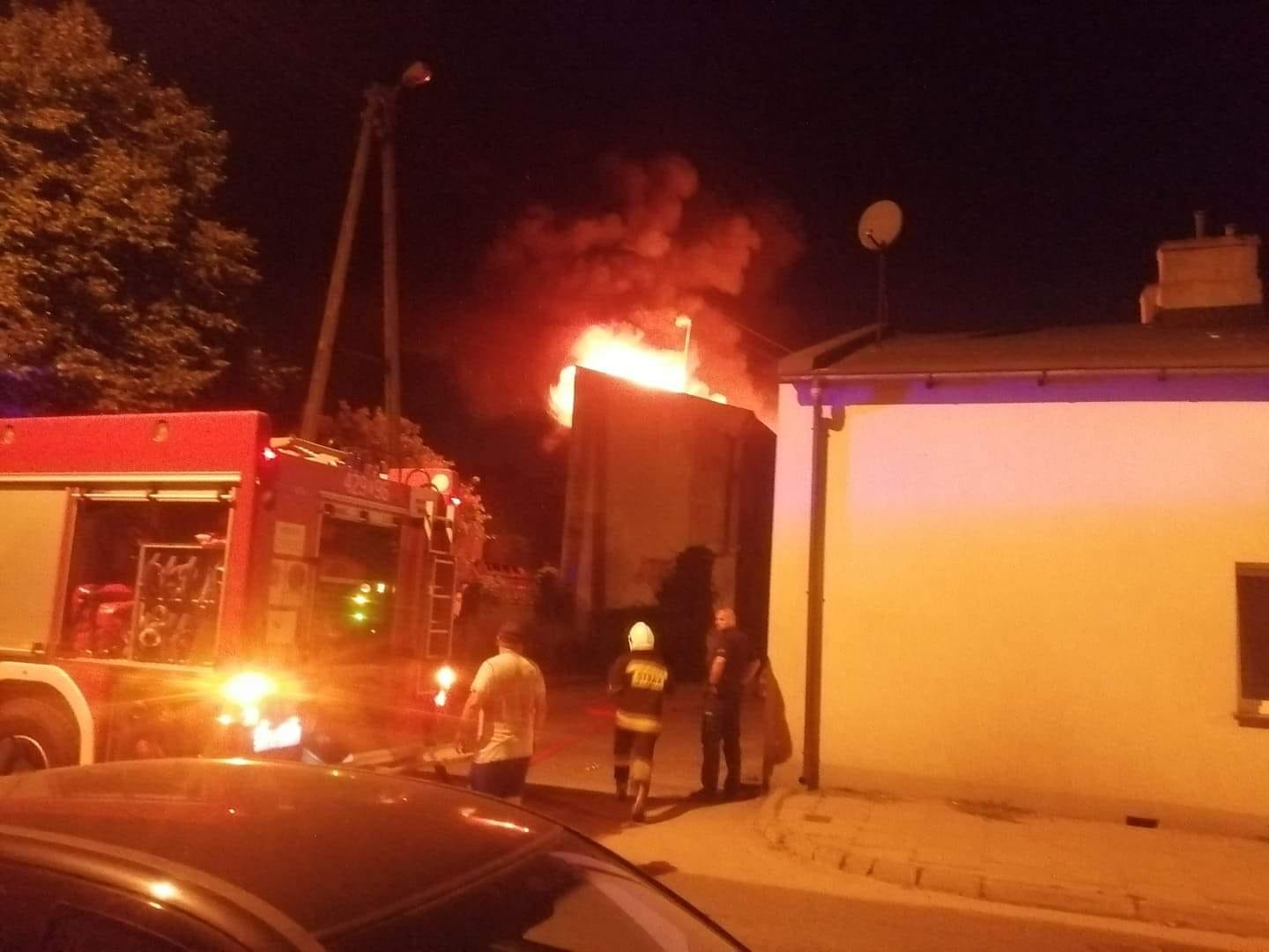 W Żychlinie prawdopodobnie doszło do podpalenie. Strażacy kilka godzin walczyli z pożarem