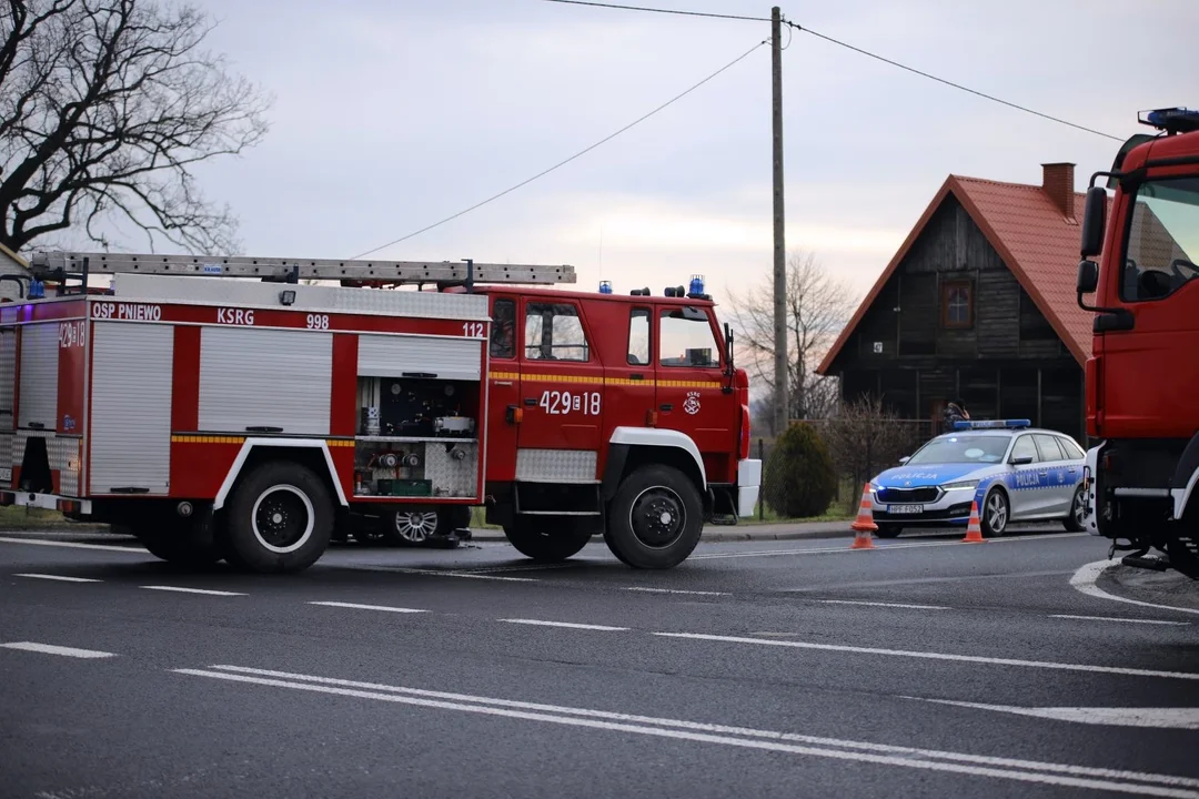 Wypadek na DK 92 w gminie Bedlno. Zderzyły się dwie osobówki