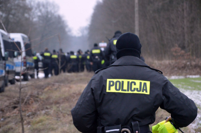 Policjant zabił za długi?! Szokujące ustalenia w sprawie zabójstwa w Strzegocinie - Zdjęcie główne