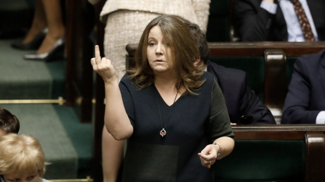 [WIDEO] F**k you, czy drapanie się po nosie? Skandal z udziałem "jedynki" PiS z naszego okręgu  - Zdjęcie główne