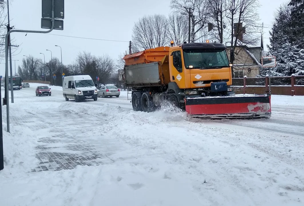 Zima powoli dociera do Kutna. Miasto zapewnia, że drogowcy są na nią gotowi - Zdjęcie główne