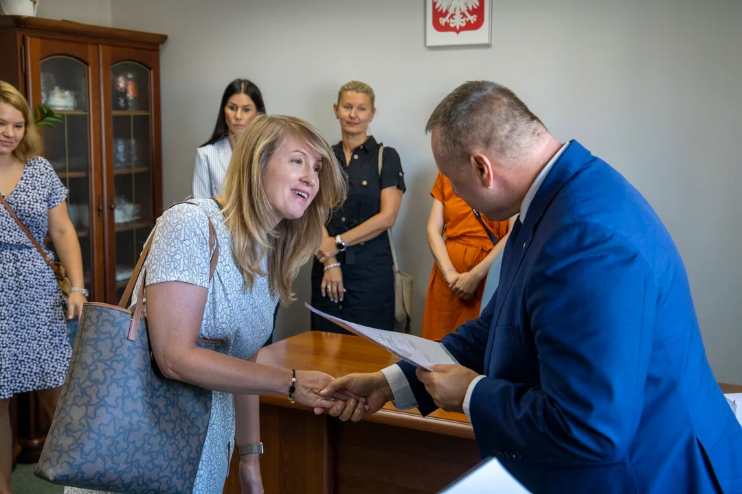 Łódzki kurator oświaty wręczył w Kutnie akty dyplomowania 49 nauczycielom