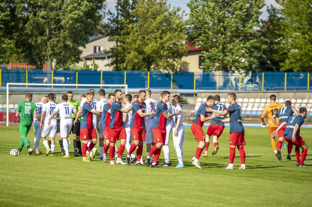 KS Kutno przegrał na własnym stadionie ze Zniczem Biała Piska 2-4