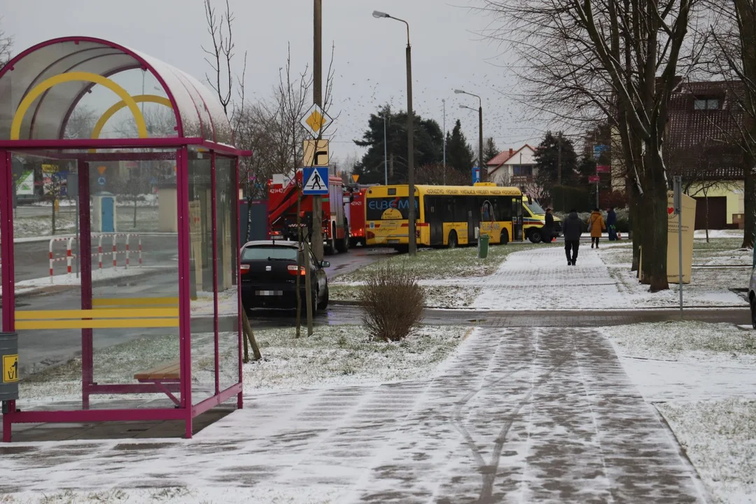 Autobus zderzył się z osobówką przy ul. Chrobrego w Kutnie