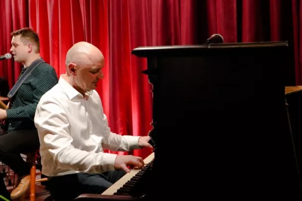 Jazzmani zagrali dla Niepodległej w kutnowskiej bibliotece