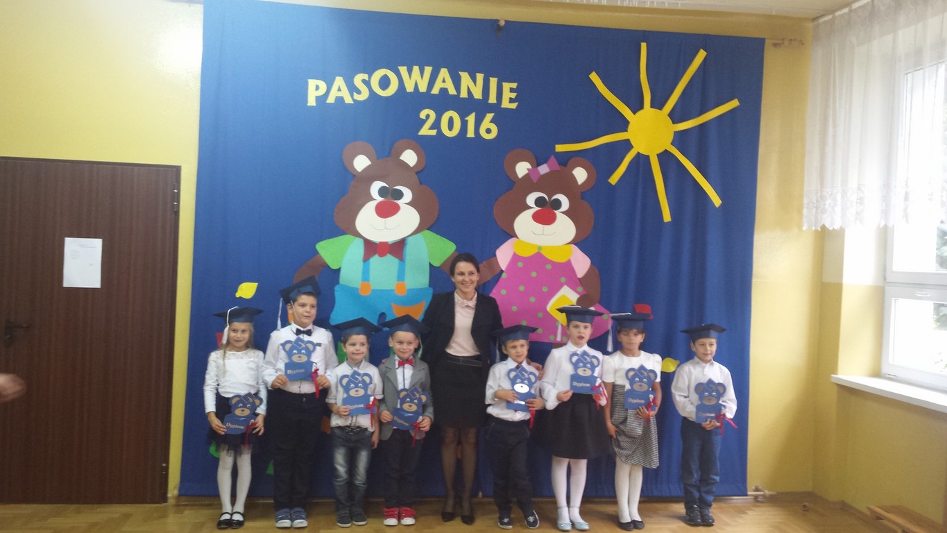 Pasowanie na uczniów klasy pierwszej w Szkole Podstawowej w Błoniu - Zdjęcie główne