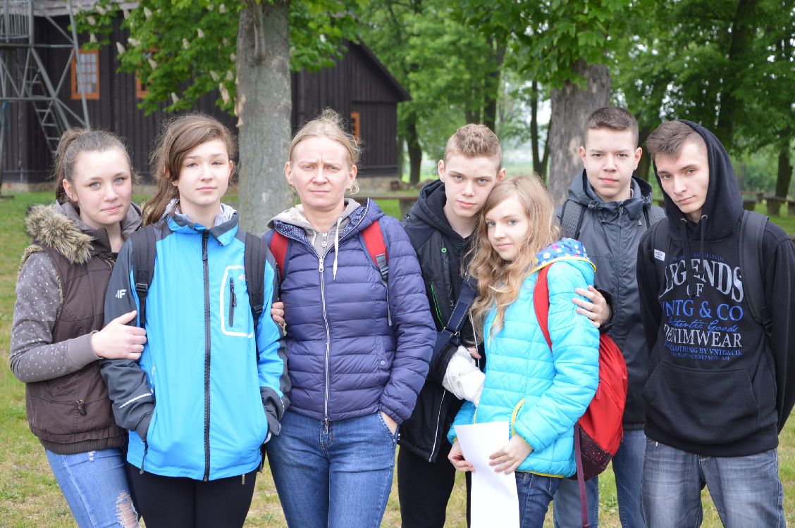 Gimnazjaliści dotarli do środka Polski - Zdjęcie główne