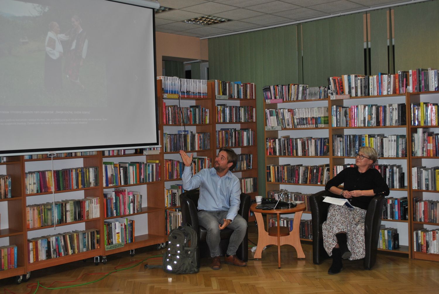 Tomasz Grzywaczewski odwiedził łęczycką bibliotekę