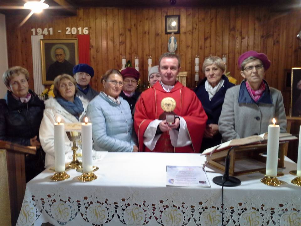 Z Niepokalanowa do Tumu. Przekazano święte relikwie - Zdjęcie główne