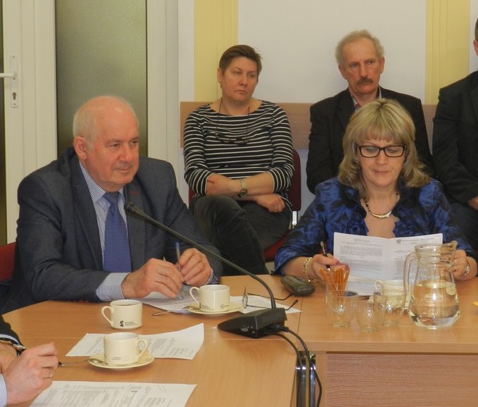 Drzewa przy drodze krajowej nr 60 zagrażają życiu? Tak uważa radny Stańczyk - Zdjęcie główne