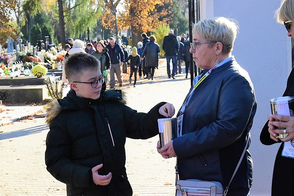 Za nami kwesta na łęczyckim cmentarzu. Zebrano ponad 10 tys. zł