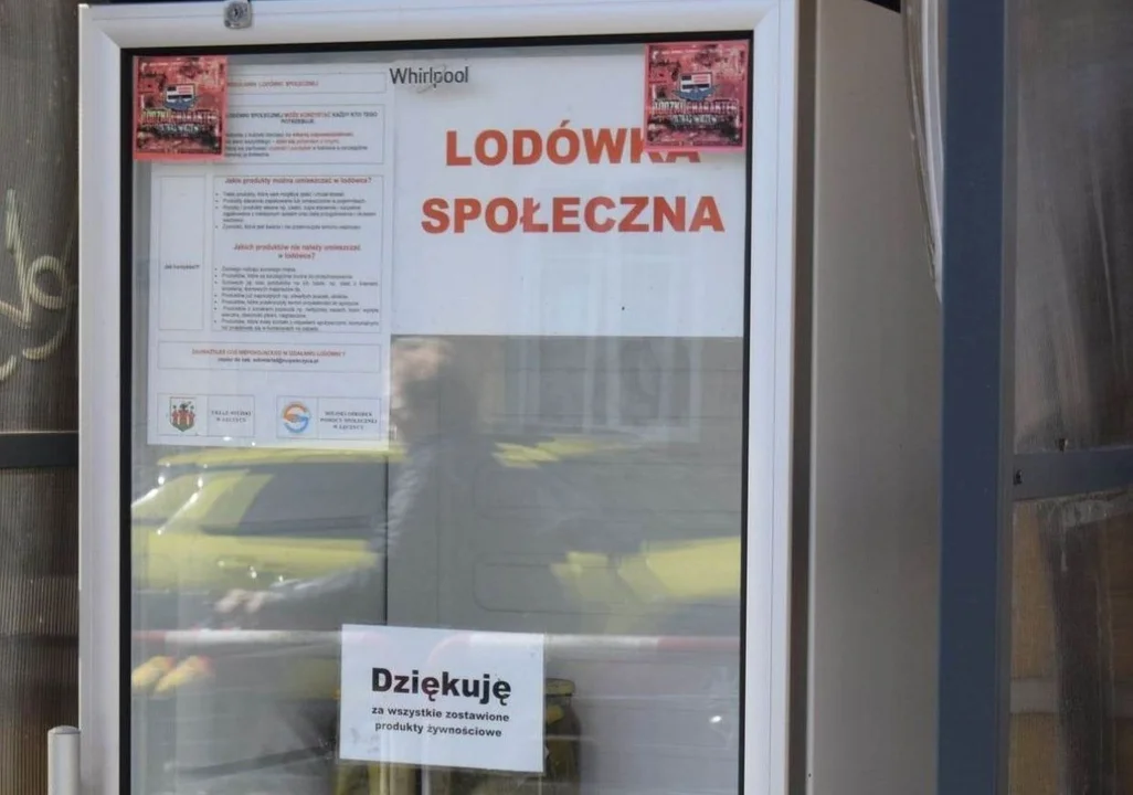 W Łęczycy działa lodówka społeczna. "Pamiętajmy o potrzebujących" - Zdjęcie główne